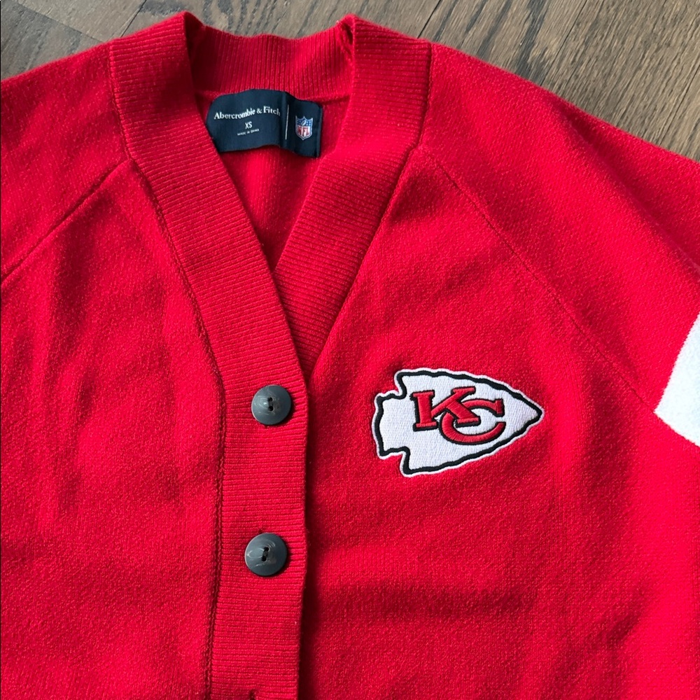 Abercrombie & Fitch LuxeSoft red Kansas City chiefs cardigan XS (runs big) - Picture 5 of 7